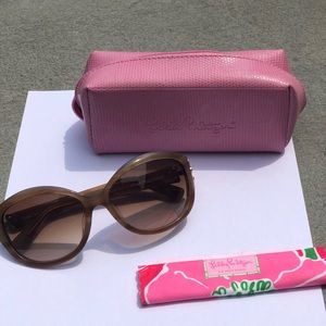 Gently used Lilly Pulitzer Sunglasses.